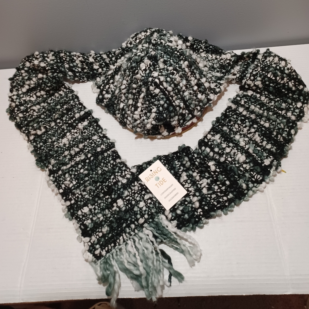 Nwt rising tide scarf with hat